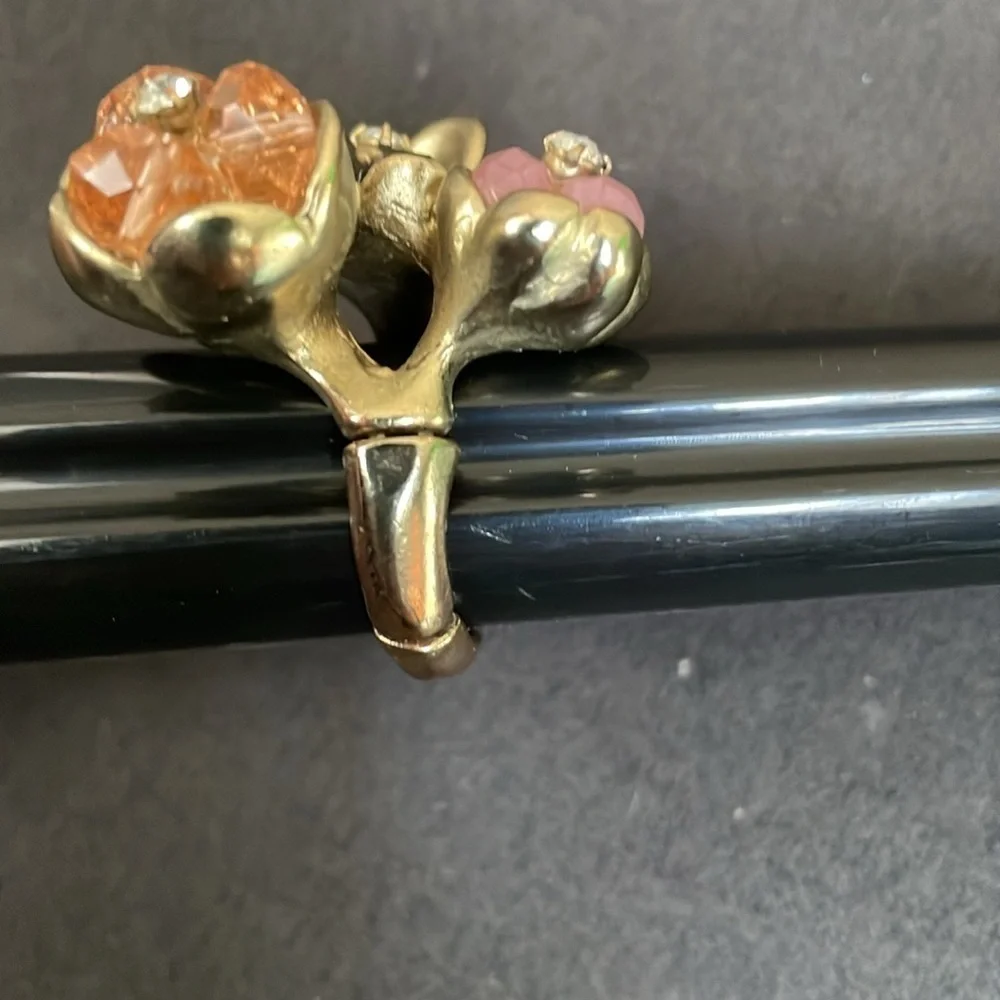 Vintage multi flower bead and rhinestone goldtone stretch ring